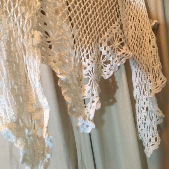 Hand crocheted acrylic triangular scarf/shawl with snowflake hem - Picture 3 of 4